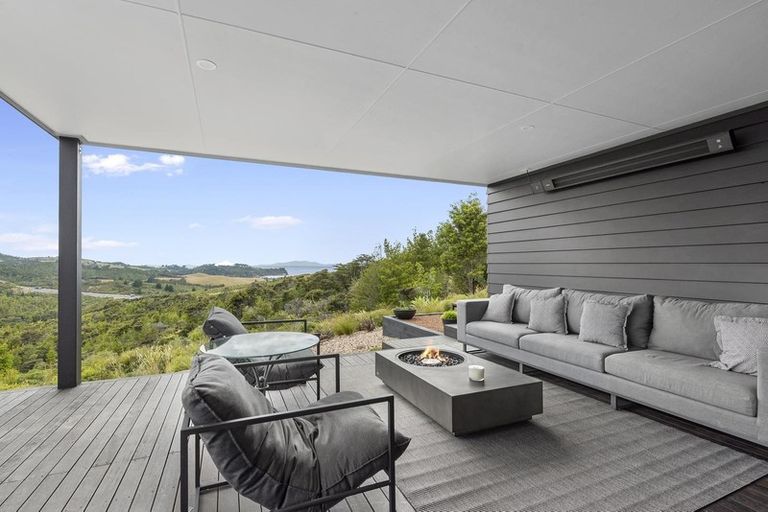 Photo of property in 229 Hillcrest Road, Wainui, 0931