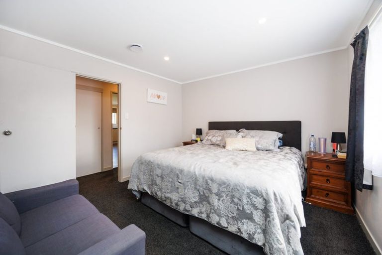 Photo of property in 5 Haast Place, Awapuni, Palmerston North, 4412