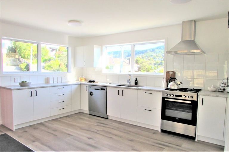 Photo of property in 11a Kowhai Street, Tawa, Wellington, 5028