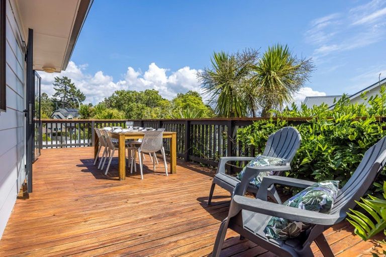 Photo of property in 60 Gatman Street, Birkdale, Auckland, 0626