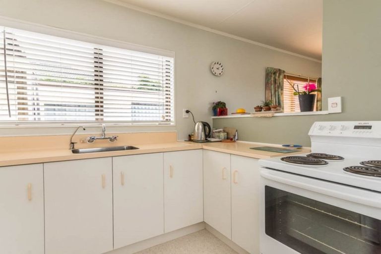 Photo of property in 1/28 Neil Avenue, Te Atatu Peninsula, Auckland, 0610
