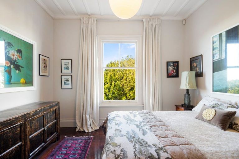 Photo of property in 15 Colenso Avenue, Hospital Hill, Napier, 4110