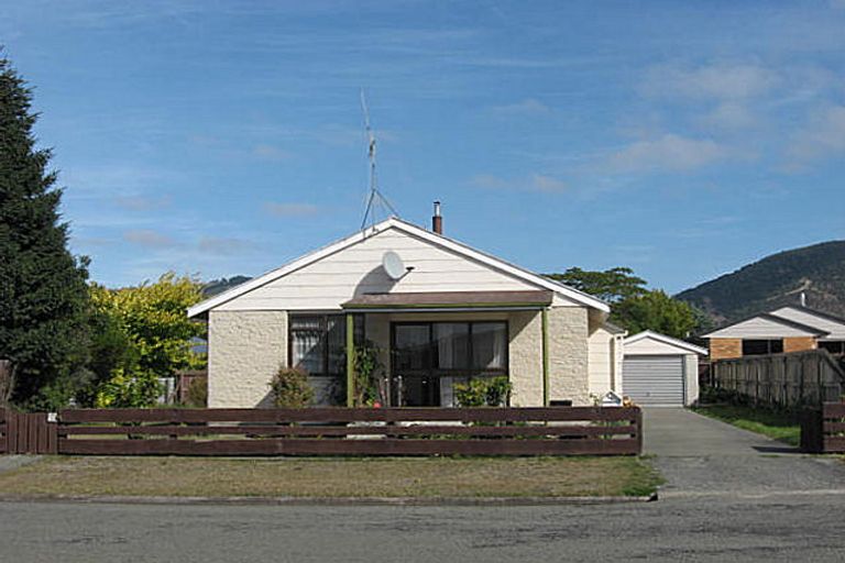 Photo of property in 4 Hillary Street, Waimate, 7924