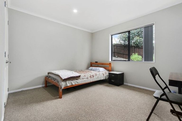 Photo of property in 16 Toledo Avenue, Henderson, Auckland, 0612