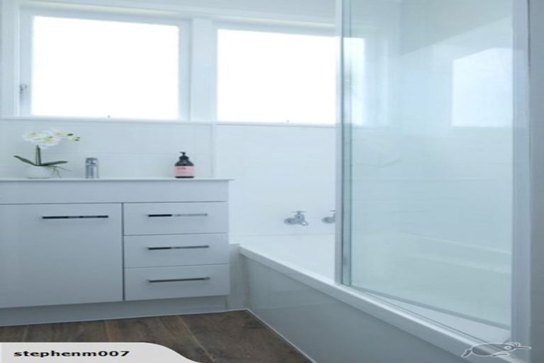 Photo of property in 1/134 Edmonton Road, Te Atatu South, Auckland, 0610