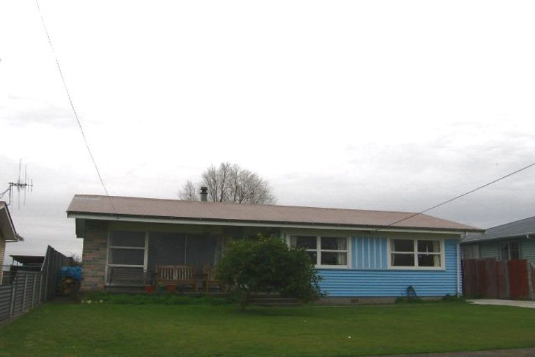Photo of property in 24 Peters Avenue, Cloverlea, Palmerston North, 4412