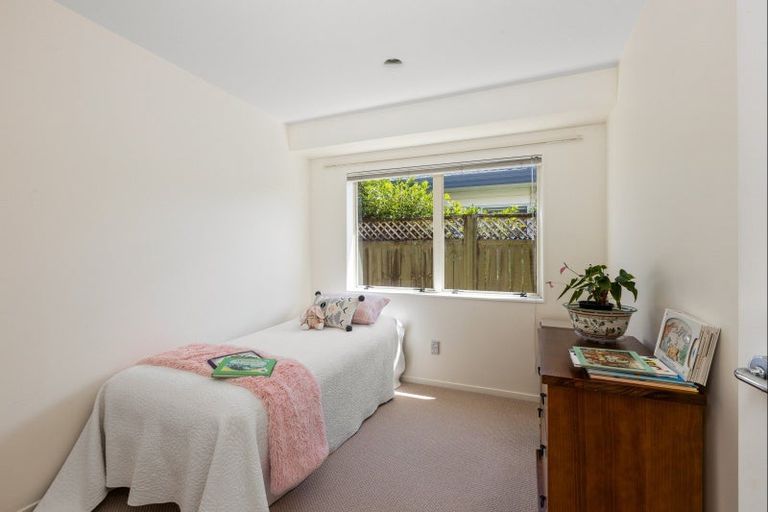 Photo of property in 94 Lakeside Drive, Orewa, 0931