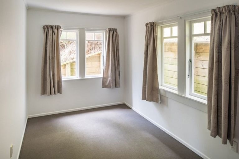 Photo of property in 57-59 Seaview Road, Paremata, Porirua, 5024