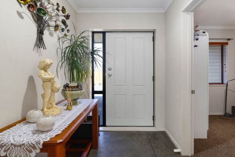 Photo of property in 19 Heaphy Place, Pukehangi, Rotorua, 3015