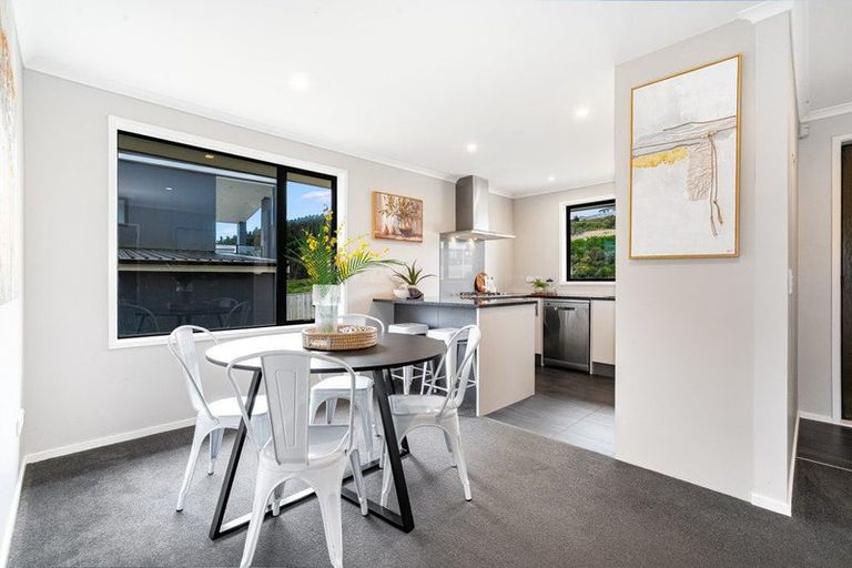 Photo of property in 1 Cirrus Close, Newlands, Wellington, 6037