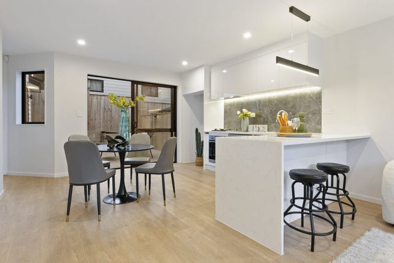 Photo of property in 1e Valron Road, Te Atatu South, Auckland, 0602