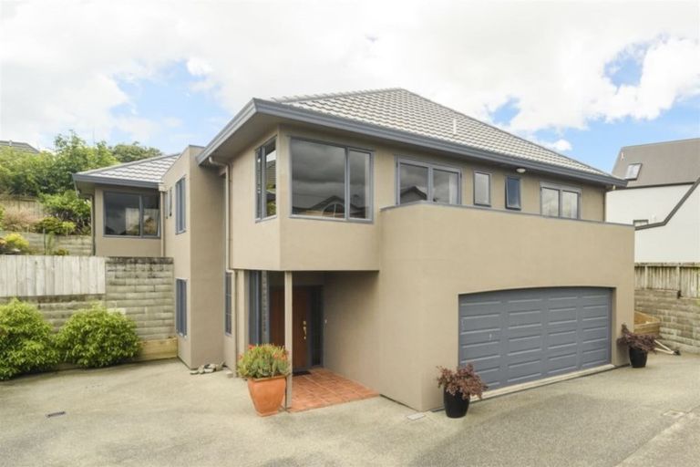 Photo of property in 11 Ruapehu Drive, Fitzherbert, Palmerston North, 4410