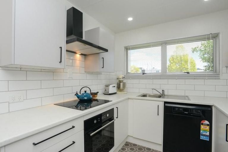 Photo of property in 1/8 Lee Road, Taradale, Napier, 4112
