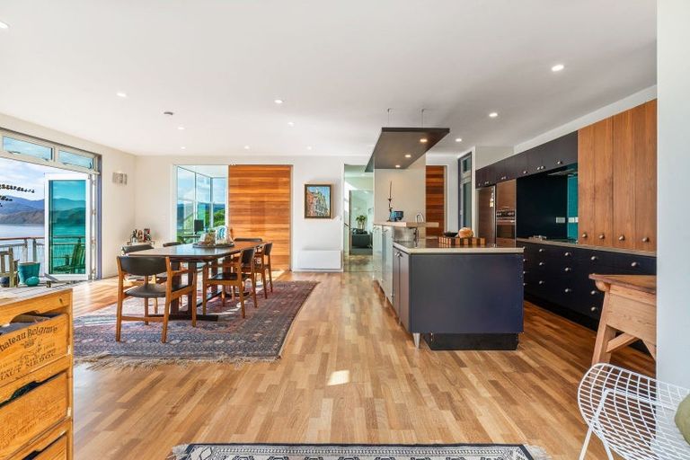 Photo of property in 365 Karaka Bay Road, Karaka Bays, Wellington, 6022