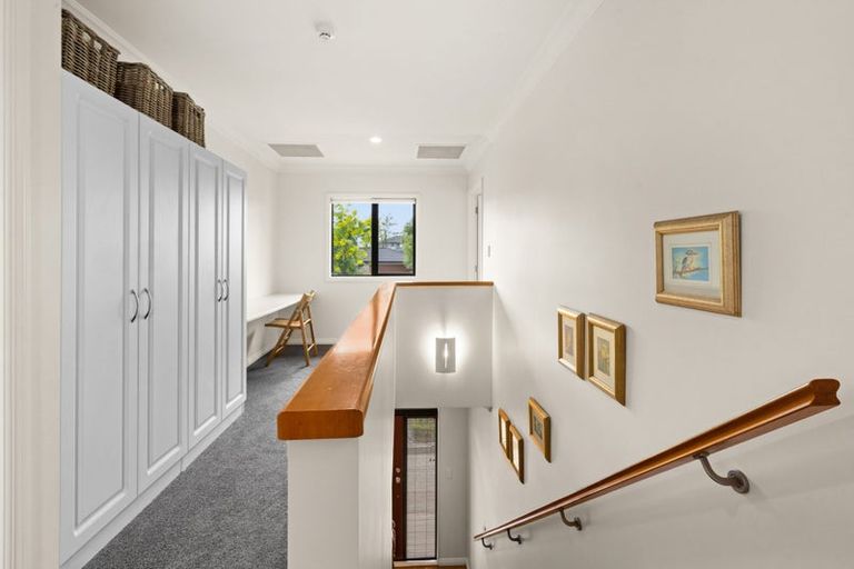 Photo of property in 2 Redwood Close, Havelock North, 4130