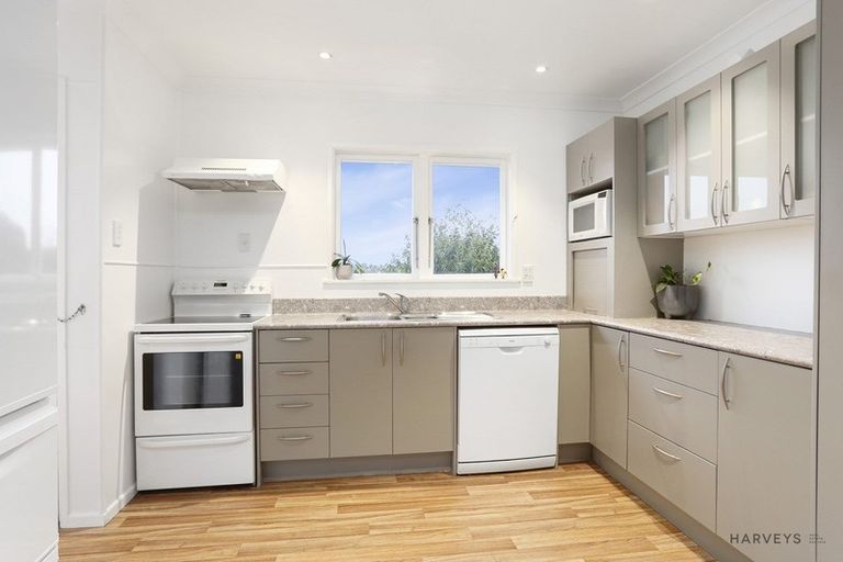 Photo of property in 18 Hilling Street, Titirangi, Auckland, 0604