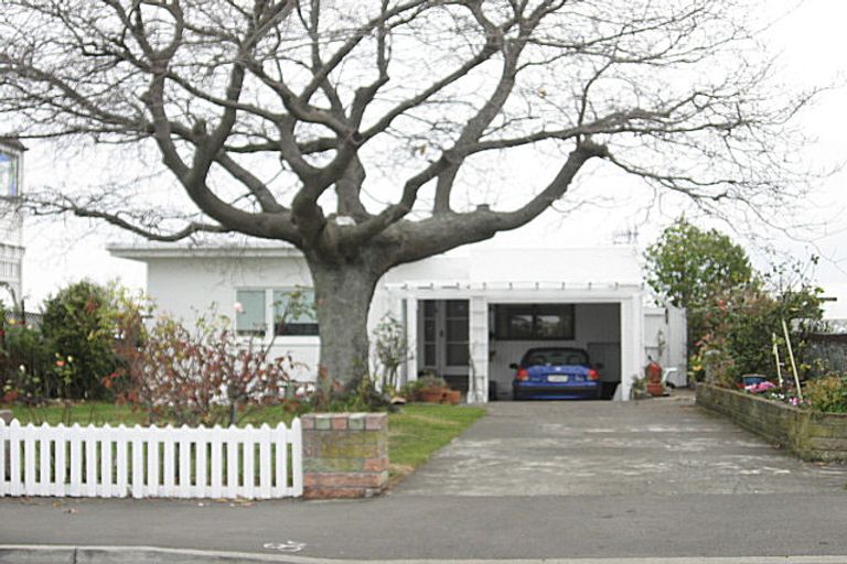 Photo of property in 8a Colenso Avenue, Hospital Hill, Napier, 4110