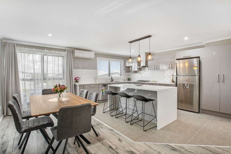 Photo of property in 2b Wyon Way, Flat Bush, Auckland, 2016