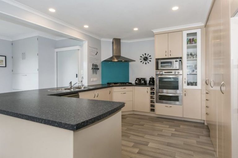 Photo of property in 11 Balliol Avenue, Pirimai, Napier, 4112