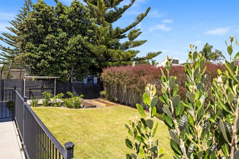 Photo of property in 60 Karewa Parade, Papamoa Beach, Papamoa, 3118