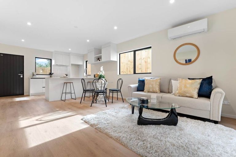 Photo of property in 3/10 Orchid Place, Te Atatu South, Auckland, 0610