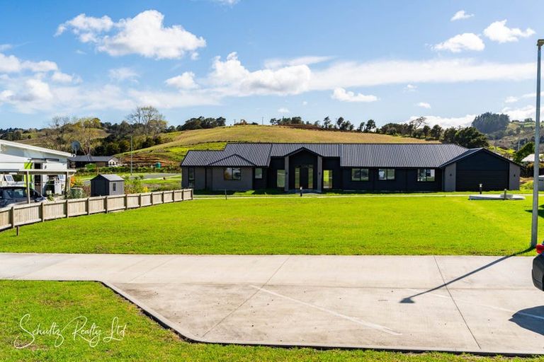 Photo of property in 3 Manaaki Circle, Paparoa, 0571