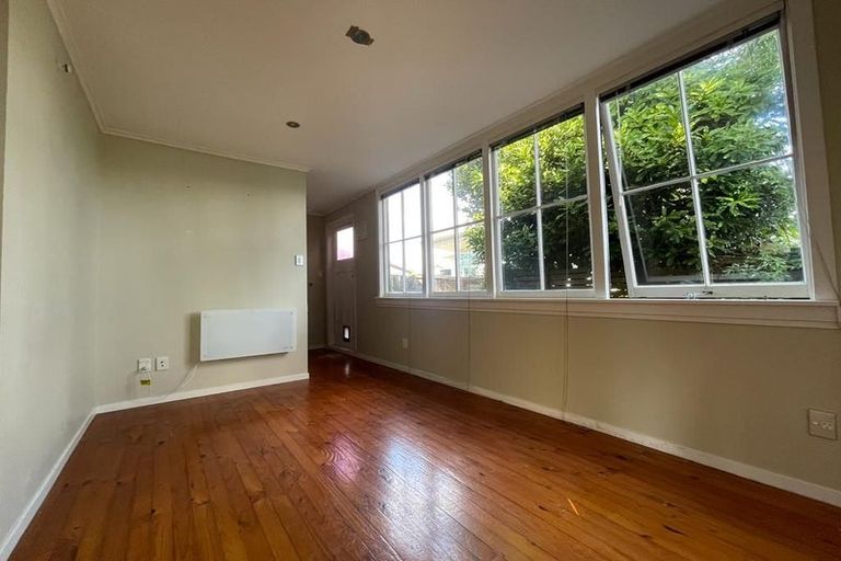 Photo of property in 35 Neptune Avenue, Beach Haven, Auckland, 0626