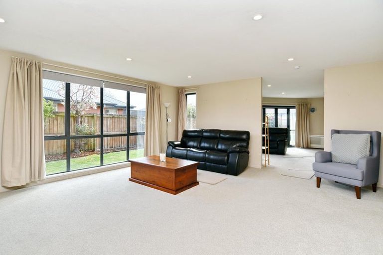 Photo of property in 27 Coolspring Way, Redwood, Christchurch, 8051
