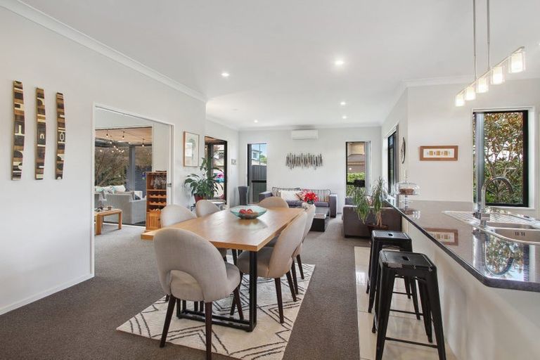 Photo of property in 22 Midhurst Avenue, Henderson, Auckland, 0612