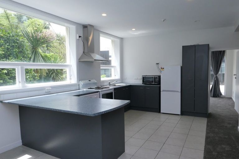 Photo of property in 70 Kelburn Parade, Kelburn, Wellington, 6012