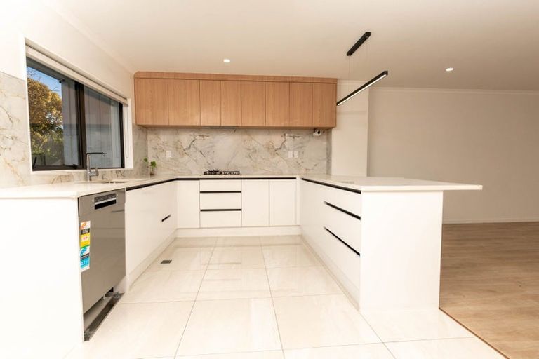 Photo of property in 5/7 Glen Road, Ranui, Auckland, 0612