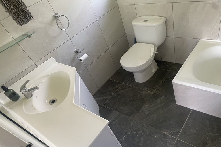 Photo of property in 11 Lynda Avenue, Paparangi, Wellington, 6037