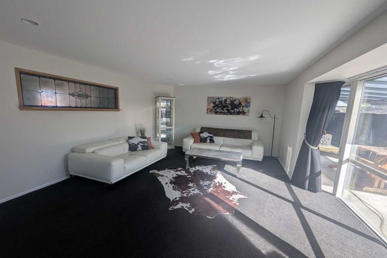 Photo of property in 205a Main North Road, Redwood, Christchurch, 8051