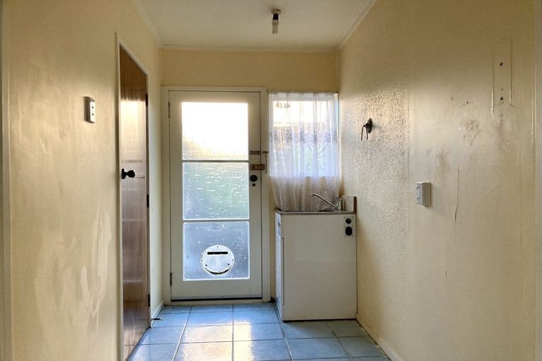 Photo of property in 2/89a Royal Road, Massey, Auckland, 0614