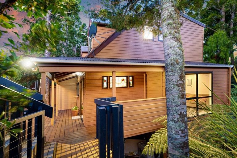 Photo of property in 104 Konini Road, Titirangi, Auckland, 0604