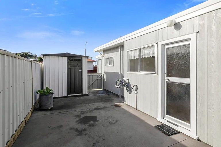 Photo of property in 1 Naumai Place, Spotswood, New Plymouth, 4310