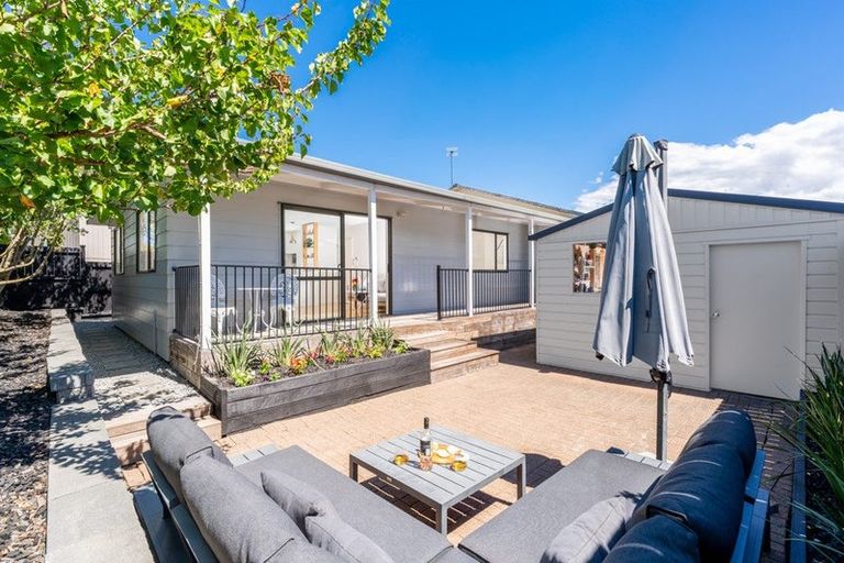 Photo of property in 69a Kervil Avenue, Te Atatu Peninsula, Auckland, 0610