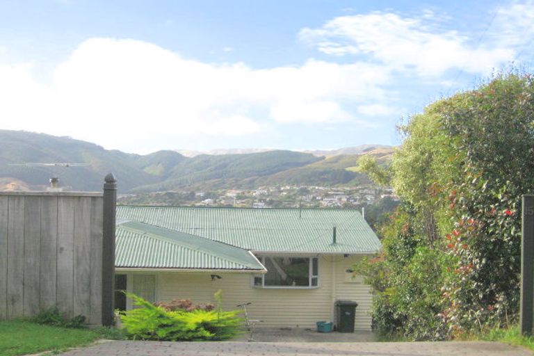 Photo of property in 15 Hillary Street, Tawa, Wellington, 5028