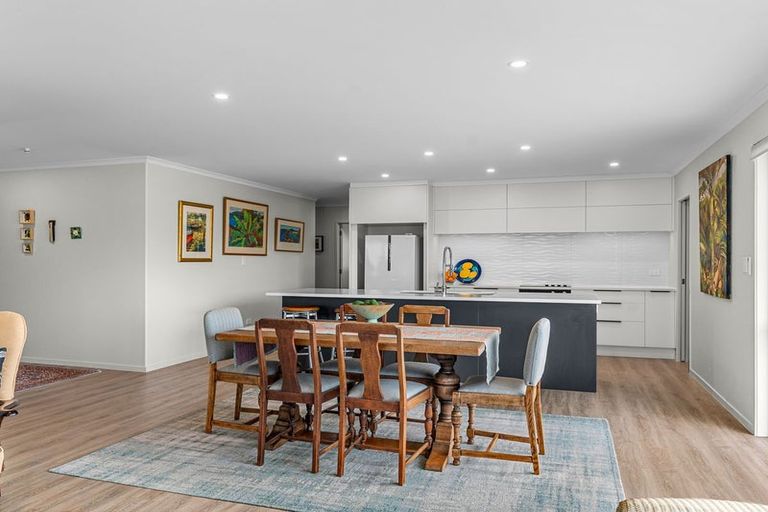 Photo of property in 98 Kaurinui Crescent, One Tree Point, 0118