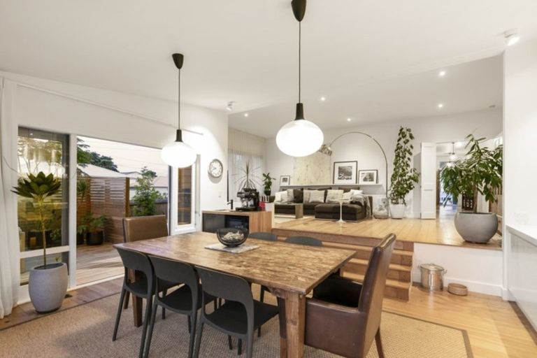 Photo of property in 131 Vauxhall Road, Narrow Neck, Auckland, 0624