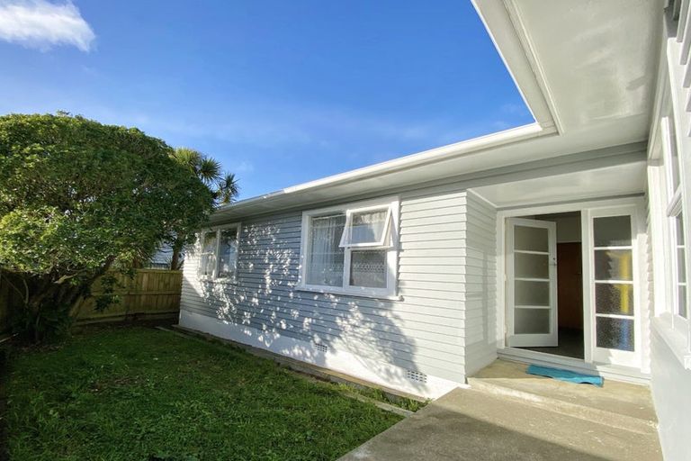 Photo of property in 58 Broderick Road, Johnsonville, Wellington, 6037
