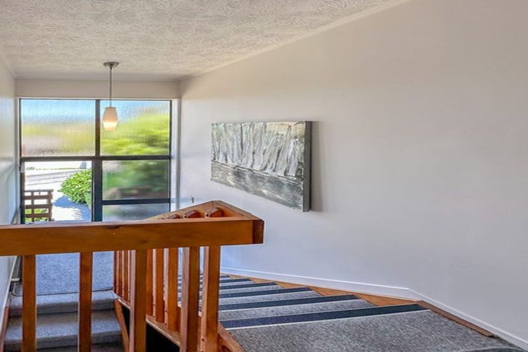 Photo of property in 2/51 Nigel Road, Browns Bay, Auckland, 0630