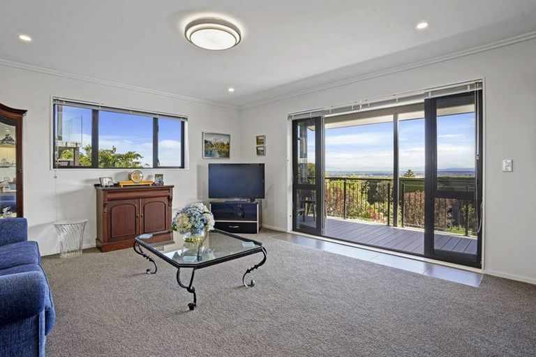 Photo of property in 11 Hilltop Lane, Mount Pleasant, Christchurch, 8081