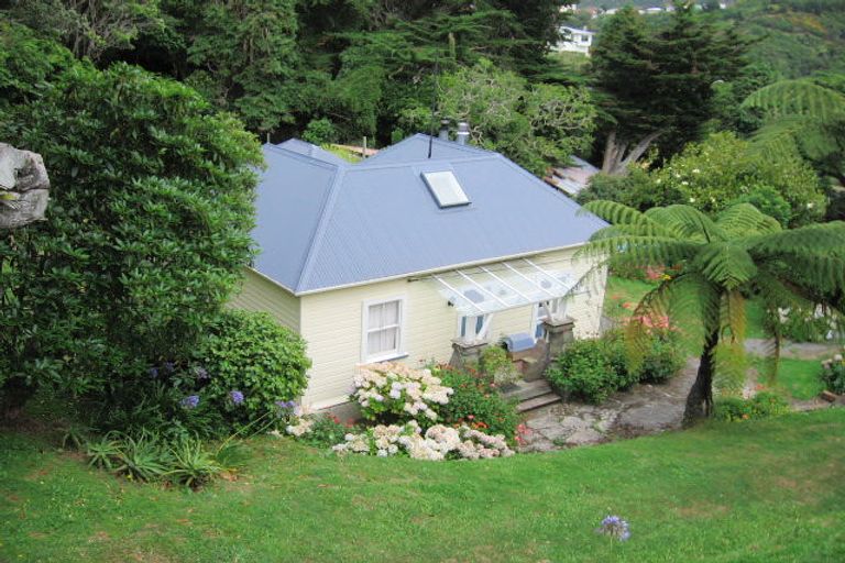 Photo of property in 15 Veronica Street, Brooklyn, Wellington, 6021