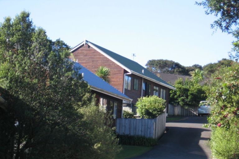Photo of property in 1/85 Kaurilands Road, Titirangi, Auckland, 0604