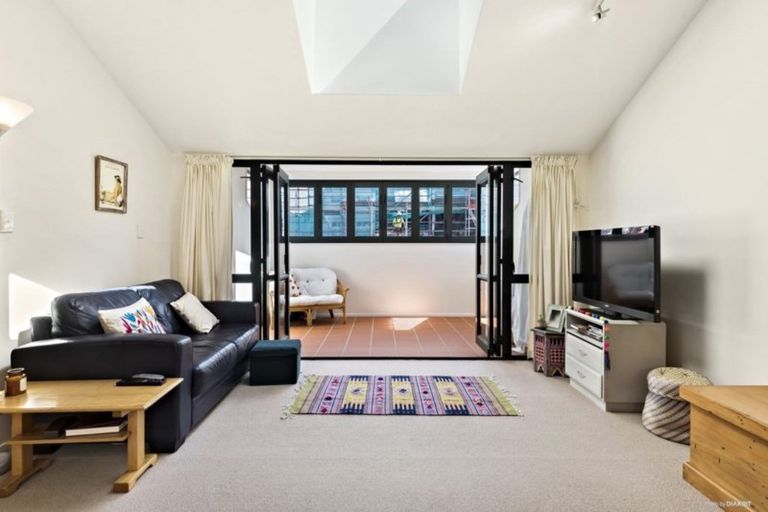Photo of property in Courtenay Mews Apartments, 18/14 Alpha Street, Te Aro, Wellington, 6011