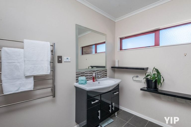 Photo of property in 1 Comber Place, Johnsonville, Wellington, 6037