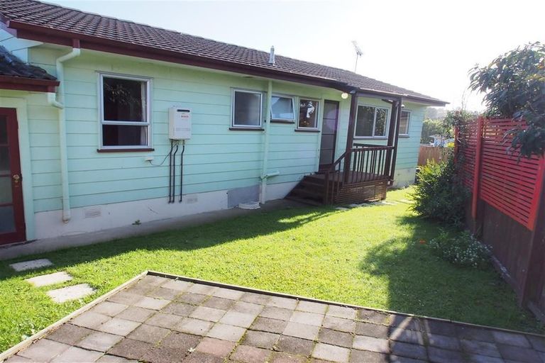 Photo of property in 8 Katrina Place, Massey, Auckland, 0614