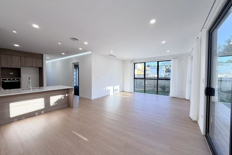 Photo of property in 13a King Richard Place, Browns Bay, Auckland, 0630