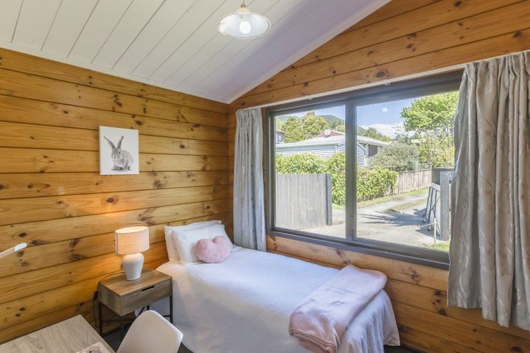 Photo of property in 30 Hookway Grove, Paraparaumu, 5032